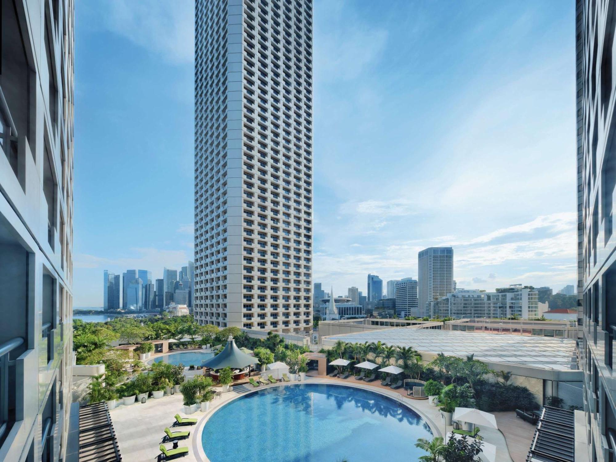 Swissotel The Stamford Hotel 5*