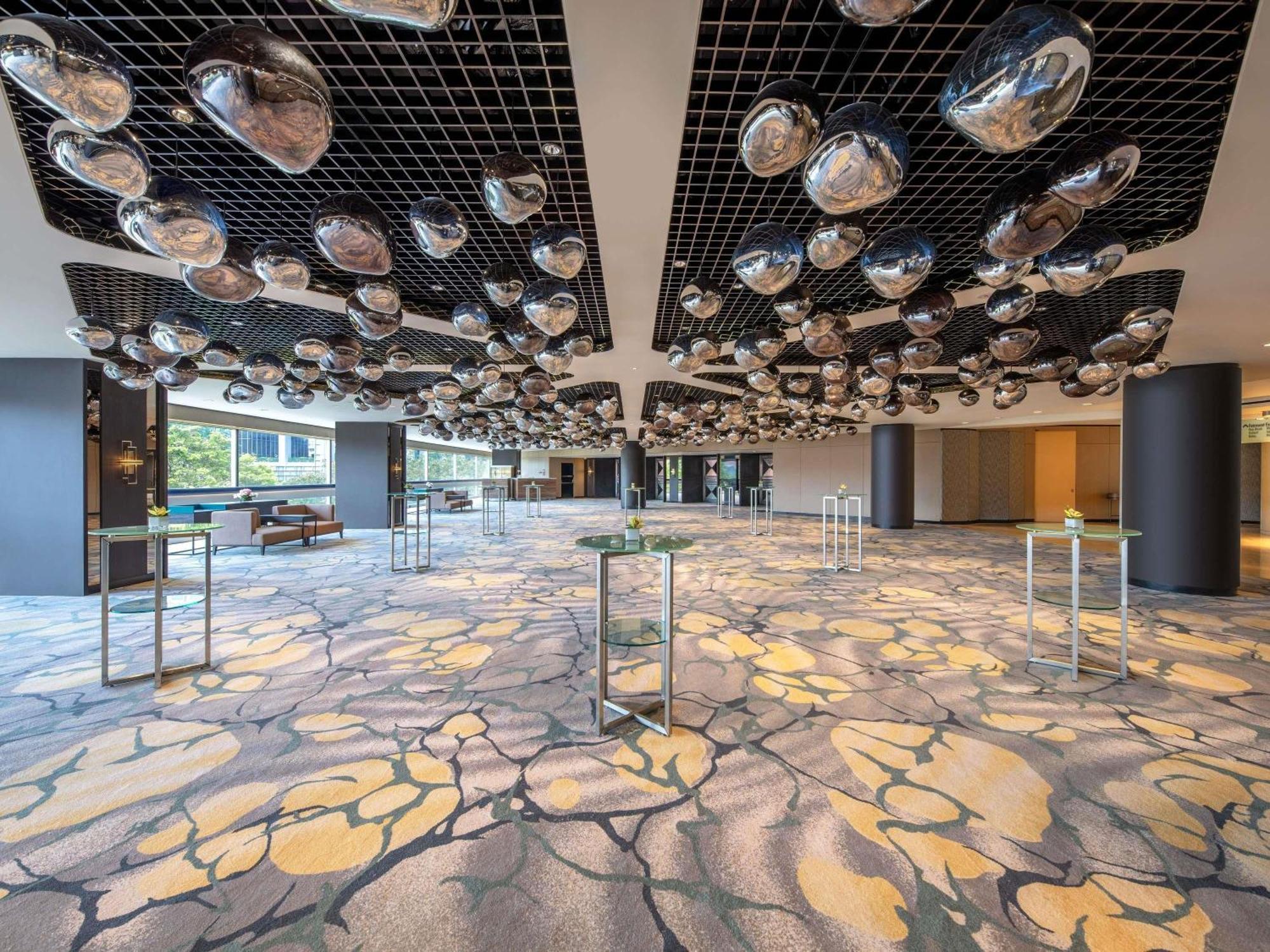 Swissotel The Stamford Hotel 5*