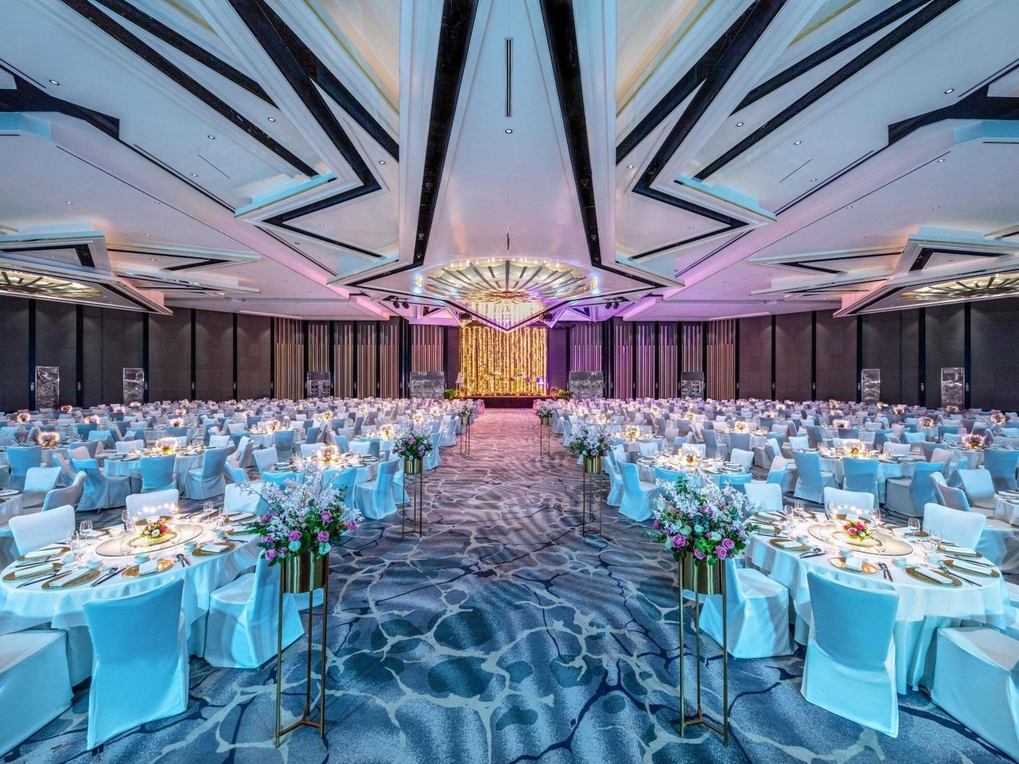 Swissotel The Stamford 5*