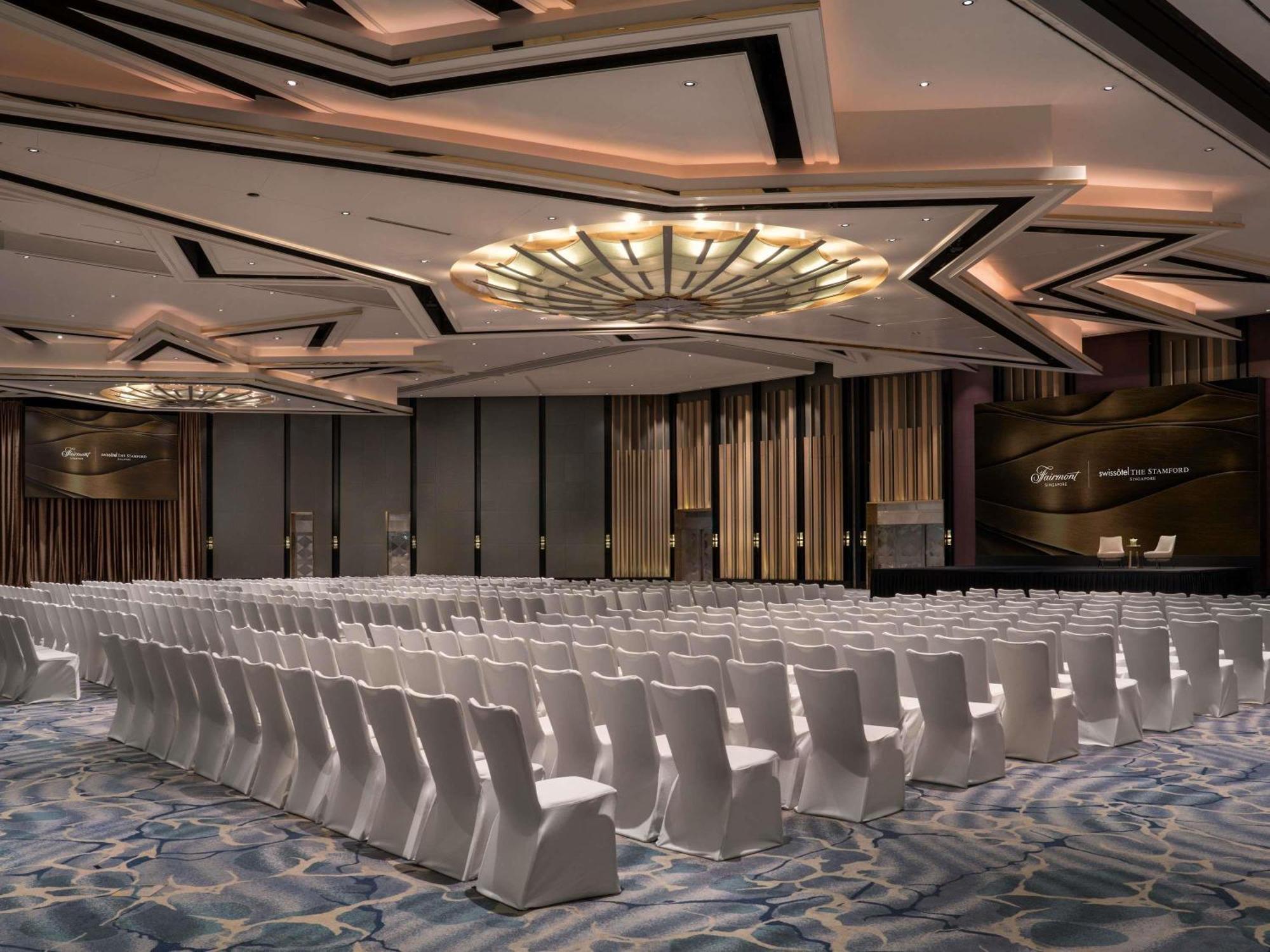 Swissotel The Stamford Hotel 5*